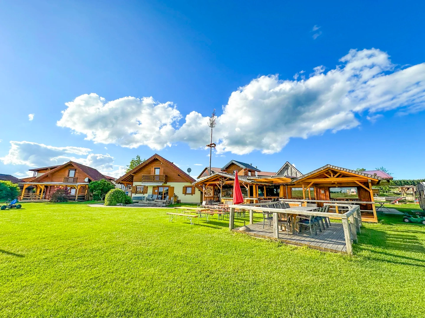Koseralm mit Terrasse und Blick ins Tal
